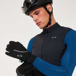 Oakley Protektoren und Handschuhe